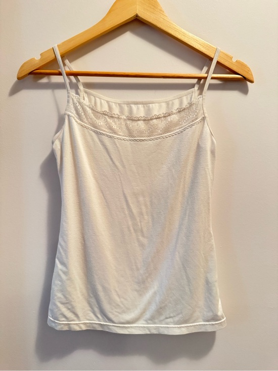 Uniqlo Tops - UNIQLO Heattech Lace Trim Cami Tank Top White Slinky Spaghetti Strap Layering